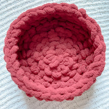 Load image into Gallery viewer, Chunky Crocheted Bed (cats &amp; small dogs)
