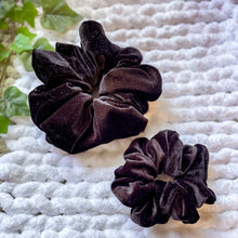 Load image into Gallery viewer, Velvet Texture Scrunchie
