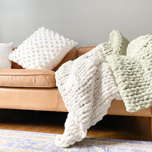 Load image into Gallery viewer, Customize Your Own Handmade Chunky Blanket - Two Toned
