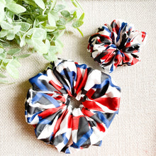 Load image into Gallery viewer, Modern Print Scrunchie
